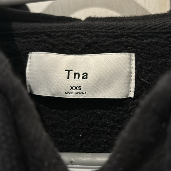 TNA Aritzia cropped black hoodie pullover - Picture 3 of 3